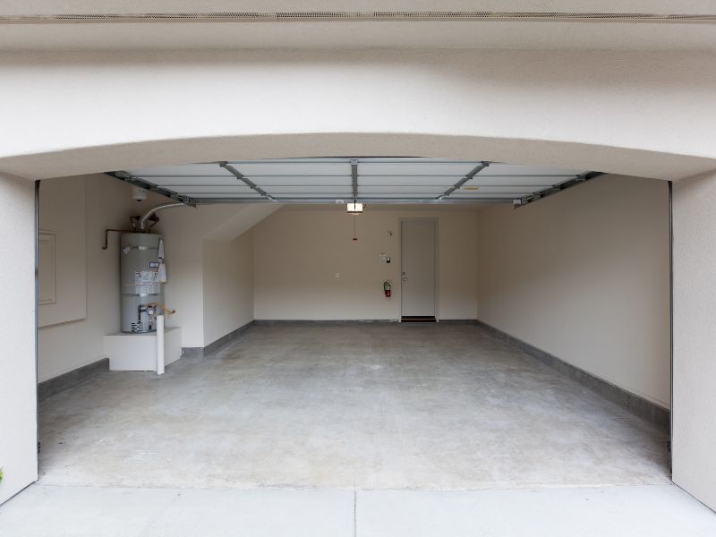 Posadzka w garażu - beton czy żywica